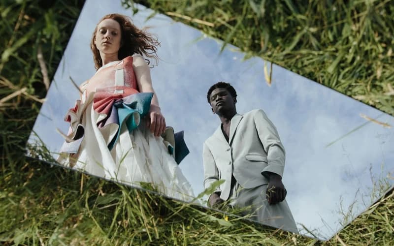 The Synastry of the Ascendant/Descendant and Neptune: Idealized Reflection