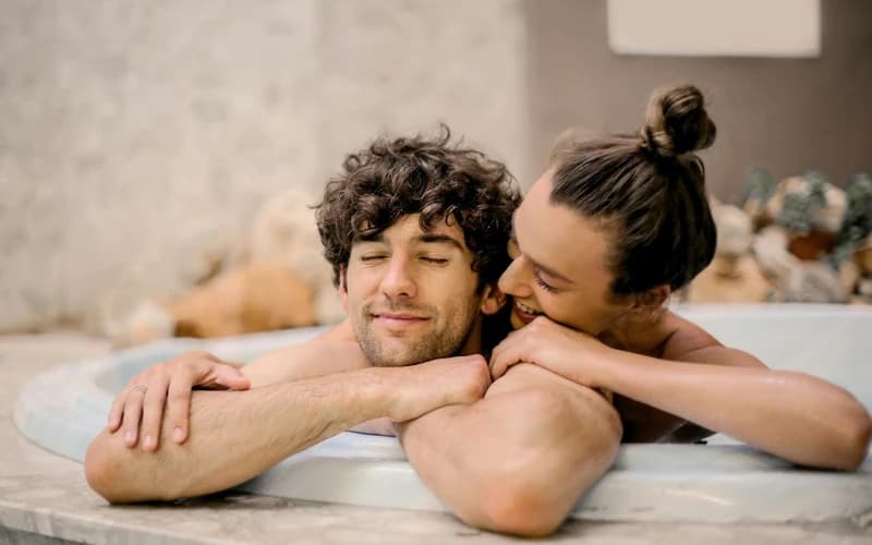 The Synastry of the Ascendant/Descendant and Venus: Harmonious Presence