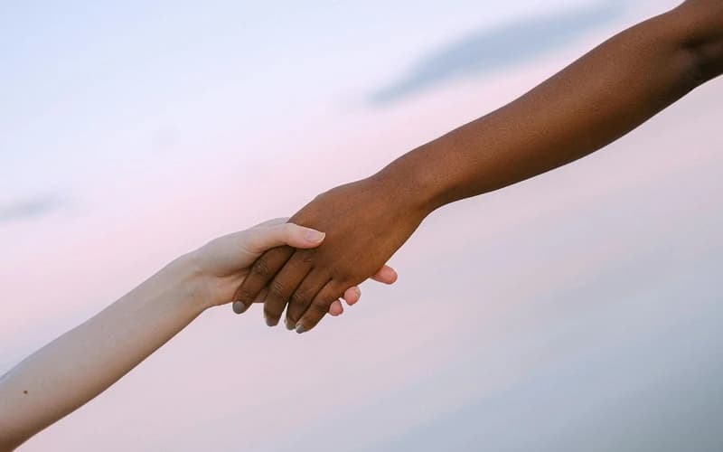 The Synastry of Venus and the Ascendant/Descendant: Harmonious Presence