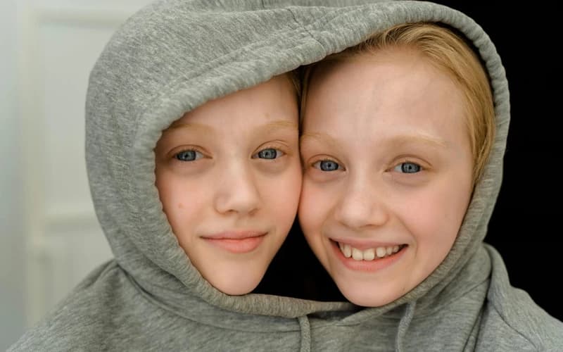 The Dynamics Between the Moon and Ascendant/Descendant at Birth: Emotional Projection